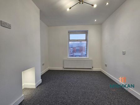 4 bedroom semi-detached house to rent - Photo 5