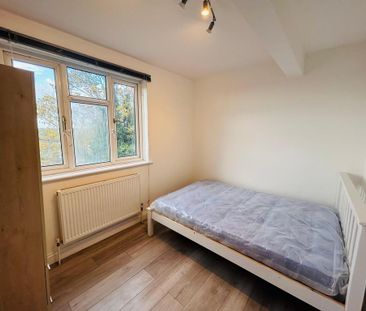 1 bedroom in a house share to rent - Photo 2