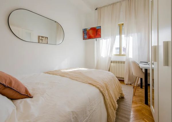 Calle de Granada, Madrid, Community of Madrid 28007