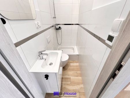 Wrocław, Śródmieście, Plac Grunwaldzki - Photo 5