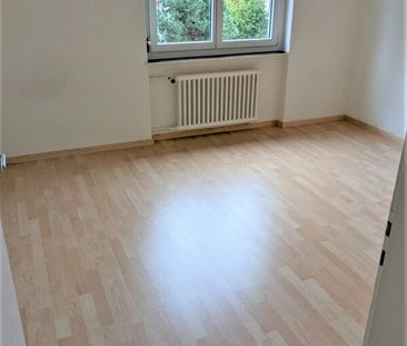 Moderne 3.5-Zimmer-Wohnung in zentraler Lage – Ihr neues Zuhause in... - Photo 3