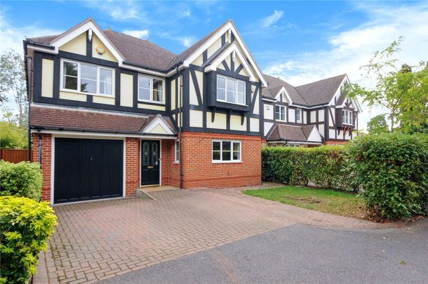 A modern four bedroom detached property in a sought after road in Old Windsor. - Photo 1