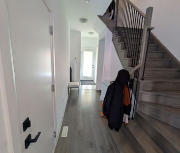 For Lease - 88 Fairlane Avenue, Barrie, Ontario - Photo 1