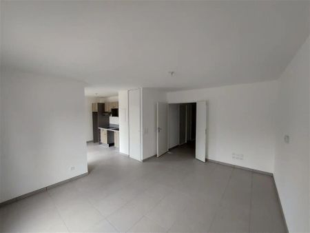 Location appartement 3 pièces - 67m² à L'isle-d'abeau (38080) - Photo 2