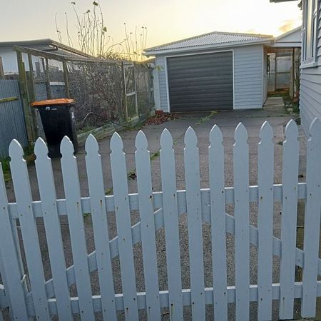 Charming 3BR Family Haven in Awapuni.Available Now - Photo 3