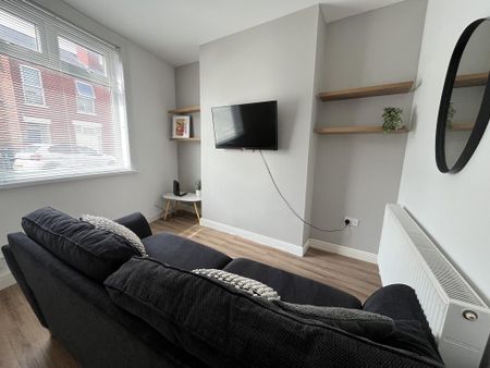 2 bedroom terraced house to rent - Photo 2