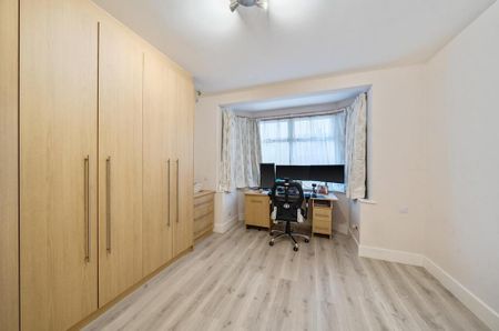 4 bedroom semi-detached house to rent - Photo 2