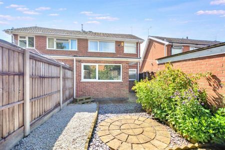 3 bedroom semi-detached house to rent - Photo 2