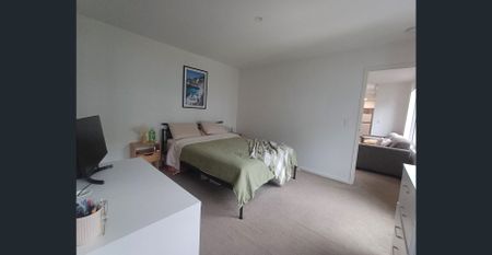 Executive living in the Heart of Bundall - Photo 5