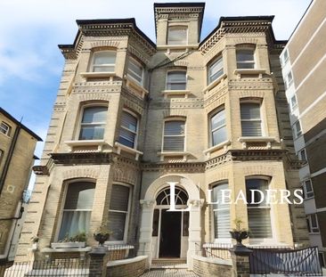 studio to rent The Drive, Hove - Photo 1