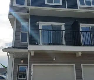 Beautiful townhouse in Sage Hill (742) - Verona West, NW Calgary | 742 Sage Hill Grove Northwest, Calgary - Photo 1