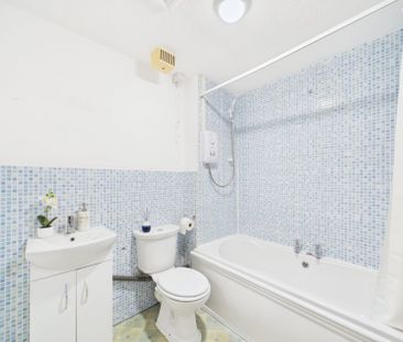 Edgell Road, Staines-upon-Thames, Surrey,TW18 - Photo 3