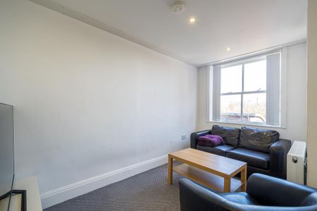 3 bedroom flat to rent - Photo 3