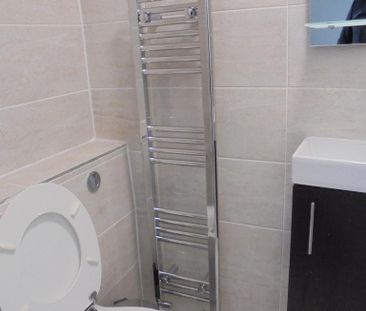 1 bedroom in a house share to rent - Photo 6