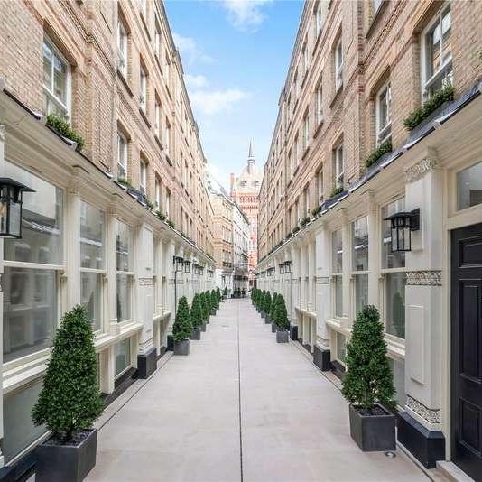 Pinks Mews, Dyer's Buildings, London, EC1N - Photo 1