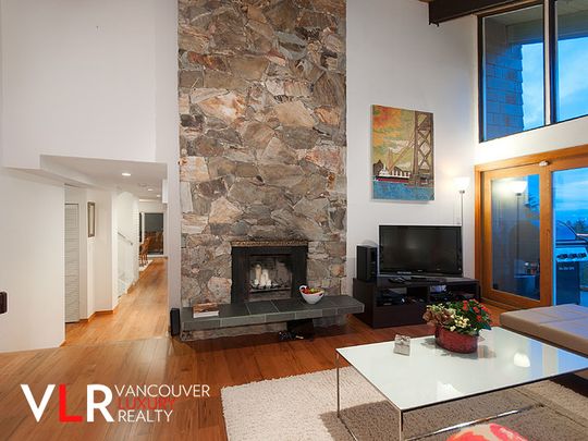 House in West Vancouver, BC - Photo 1