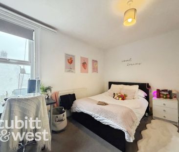 4 bedroom terraced house to rent - Photo 2