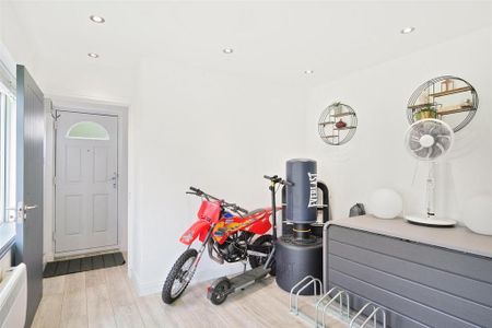 4 bedroom semi-detached house to rent - Photo 3