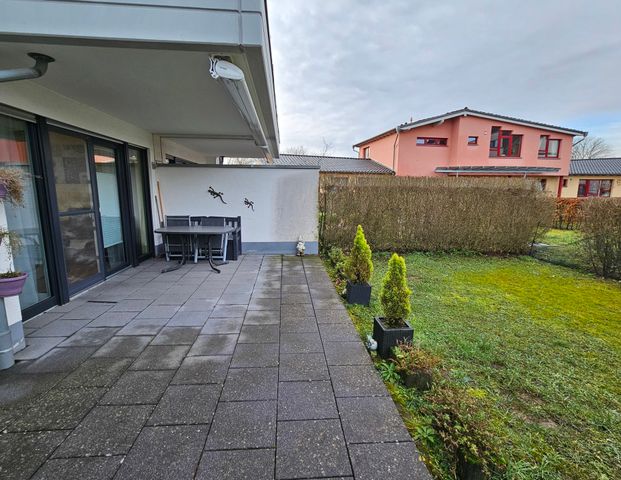 Rollstuhlgerecht: moderne EG-Wohnung mit Terrasse, Garten & Einbauküche zu vermieten - Photo 1