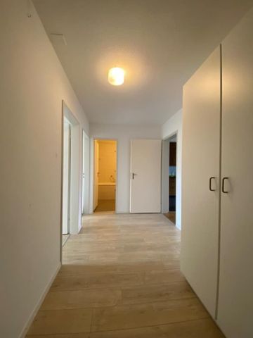 "Grossräumige, helle Wohnung mit Balkon und herrlicher Aussicht" - Photo 2