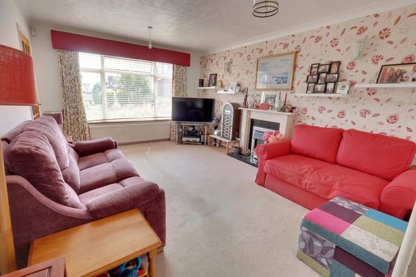 4 bedroom detached bungalow to rent - Photo 1
