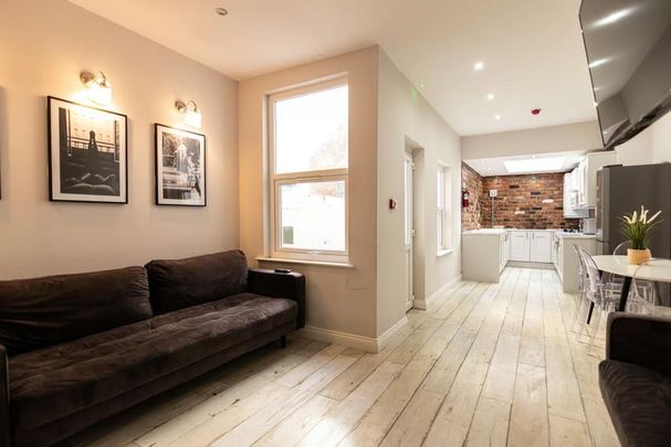 7 bedroom terraced house to rent - Photo 1