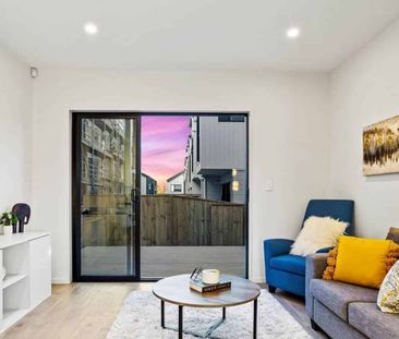 3.5 bedrooms with 2.5 bathrooms - Photo 2