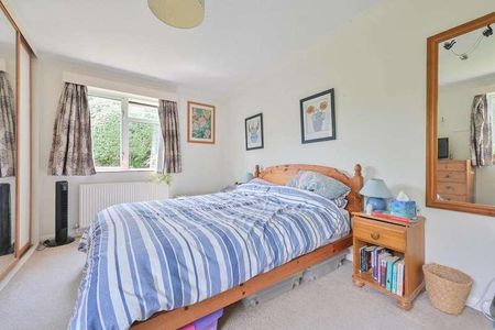 Merrow Chase, Merrow, GU1 - Photo 4