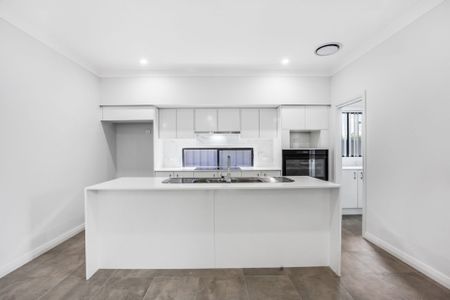 2/5 Grafton Place, Jamisontown - Photo 2