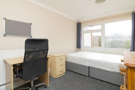 4 bedroom terraced house to rent - Photo 5