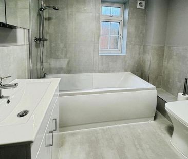 3 bedroom semi-detached house to rent - Photo 6