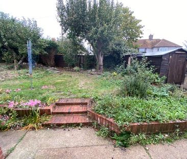 Sandringham Drive, Ashford, TW15 3JQ - Photo 4