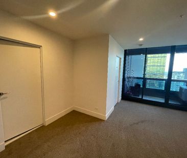 4707/500 Elizabeth Street, Melbourne VIC 3000 - Photo 2