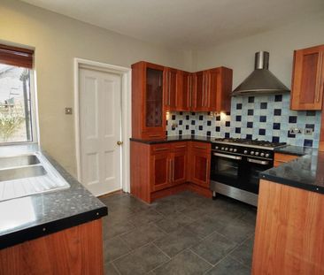 4 bedroom House To Let Total Size: 1450 SQ FT - Photo 3