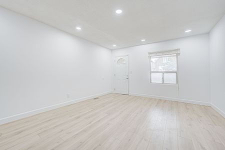 For Lease - 184 Cedric Avenue Unit# Main, Toronto, Ontario - Photo 2
