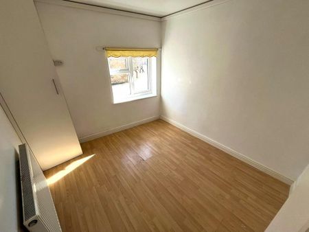 1 bedroom ground floor flat to rent - Photo 2