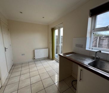 2 bedroom semi-detached house to rent - Photo 4