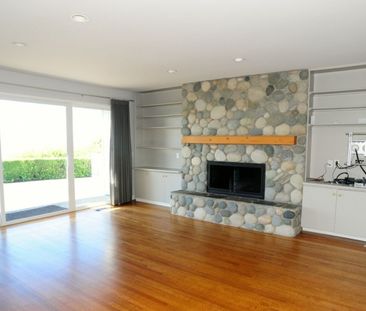 House in West Vancouver, BC - Photo 1