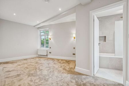 Brand new lateral four bedroom apartment set over 1333 square feet - Photo 3