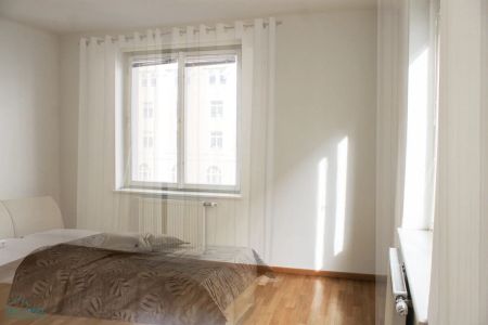 HELLE WOHNUNG MIT BLICK AUF DEN HOHEN MARKT - BEZUG FEBRUAR 2026 - Foto 2