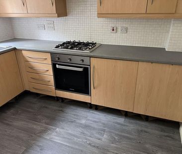 3 bedroom terraced house to rent - Photo 3