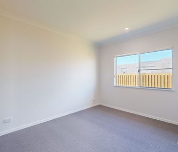 Modern Family Home in a Quiet Burdell Pocket - Photo 1