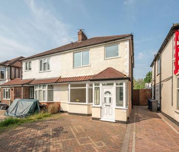 4 bedroom semi-detached house to rent - Photo 4