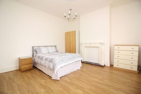 2 bedroom ground floor flat to rent - Photo 3