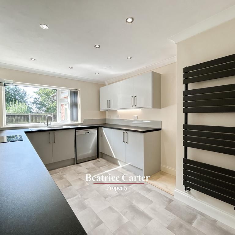3 bedroom detached bungalow to rent - Photo 1