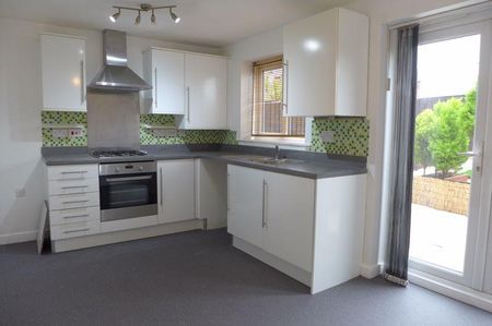 3 bedroom terraced house to rent - Photo 5