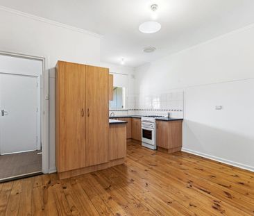 Charming home with style and comfort designed for modern living. - Photo 3