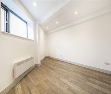 Flat to rent - Norbury Crescent, London, SW16 - Photo 6