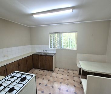 2/27 Collins Street, Clayfield QLD, Belconnen - Photo 5