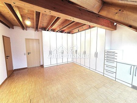 Außergewöhnliches schönes Haus mit großem Garten, Garage, EBK und Sauna. - Photo 2